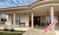 Three bedrooms detached fully furnished bungalow on a plot of 766 m2 at a 