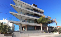 Large 3 bedroom unfurnished apartment to rent in Lykabittos