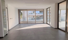 Large 3 bedroom unfurnished apartment to rent in Lykabittos