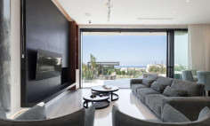 Large 6 bedroom house with swimming pool for sale in Chloraka