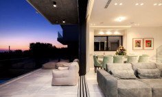 Large 6 bedroom house with swimming pool for sale in Chloraka
