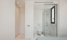 Large 6 bedroom house with swimming pool for sale in Chloraka