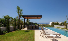 Large 6 bedroom house with swimming pool for sale in Chloraka