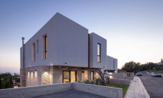 Large 6 bedroom house with swimming pool for sale in Chloraka
