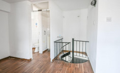 Shop with mezzanine 