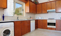 Beautiful 5 bedroom furnished house with swimming pool for sale in Kissonerga