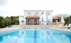 Beautiful 5 bedroom furnished house with swimming pool for sale in Kissonerga