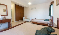 Beautiful 5 bedroom furnished house with swimming pool for sale in Kissonerga