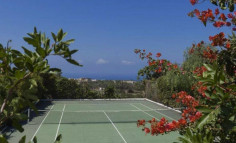 Luxury 5 bedroom house with swimming pool to rent in Aphrodite Hills
