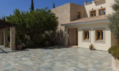 Luxury 5 bedroom house with swimming pool to rent in Aphrodite Hills