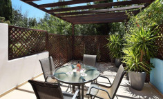 2 bedroom maisonette for sale in Universal