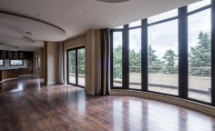 Spacious 4 bedrooms house with swimming pool for sale in Kalogiroi