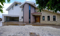 Spacious 4 bedrooms house with swimming pool for sale in Kalogiroi