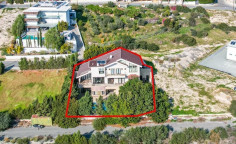 Spacious 4 bedrooms house with swimming pool for sale in Kalogiroi
