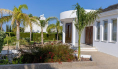 4 bedroom furnished bungalow with swimming pool to rent in Chloraka 4 bedroom furnished bungalow with swimming pool to rent in Chloraka