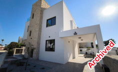 Modern detached villa with sea view in Chloraka 