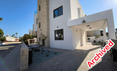 Modern detached villa with sea view in Chloraka 