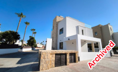 Modern detached villa with sea view in Chloraka 