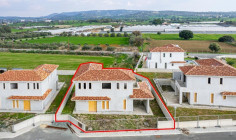 Beautiful 3 bedroom house with swimming pool for sale in Kalavasos