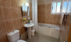 3 bedroom furnished apartment with swimming pool to rent in Tombs of the Kings