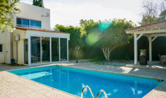 4 bedroom unfurnished house with swimming pool to rent in Agios Tychonas
