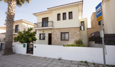 4 bedroom furnished house with swimming pool for sale in Maroni