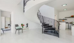 Beautiful 5 bedroom house with swimming pool for sale in Coral Bay