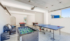 Beautiful 5 bedroom house with swimming pool for sale in Coral Bay