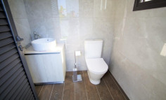 3 bedroom furnished bungalow with swimming pool to rent in Moni