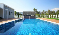 3 bedroom furnished bungalow with swimming pool to rent in Moni