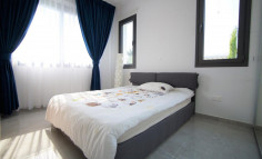 3 bedroom furnished bungalow with swimming pool to rent in Moni