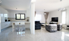 3 bedroom furnished bungalow with swimming pool to rent in Moni