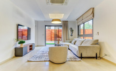 3 bedroom furnished house with swimming pool to rent in Amathus area