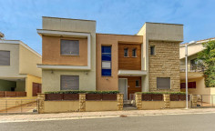 3 bedroom furnished house with swimming pool to rent in Amathus area