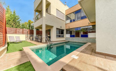 3 bedroom furnished house with swimming pool to rent in Amathus area