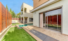 3 bedroom furnished house with swimming pool to rent in Amathus area