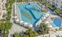 2 bedroom maisonette with swimming pool to rent in Universal