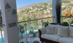 Luxury 3 bedroom house with swimming pool for sale in Kamares