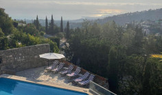 Luxury 3 bedroom house with swimming pool for sale in Kamares