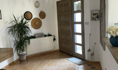 Luxury 3 bedroom house with swimming pool for sale in Kamares