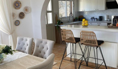 Luxury 3 bedroom house with swimming pool for sale in Kamares