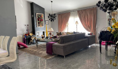 Luxury 5 bedroom house with swimming pool for sale in Parekklisia
