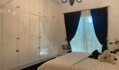 Luxury 5 bedroom house with swimming pool for sale in Parekklisia