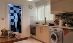 Luxury 5 bedroom house with swimming pool for sale in Parekklisia