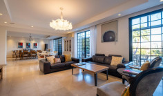 Large 5 bedroom house with swimming pool for sale in Engomi