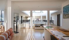 Large 5 bedroom house with swimming pool for sale in Engomi