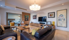 Large 5 bedroom house with swimming pool for sale in Engomi