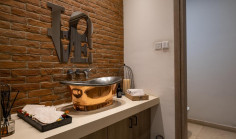 Large 5 bedroom house with swimming pool for sale in Engomi