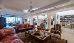 Large 5 bedroom house with swimming pool for sale in Engomi