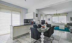 4 bedroom house with swimming pool to rent in Amathus area